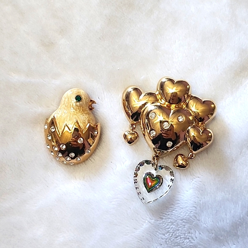 Beautiful set of two pins